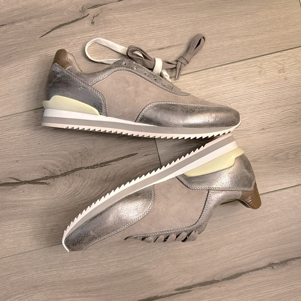 New Johnston & Murphy Gray + White Silver Athletic Lace Up Sneakers - Picture 15 of 17